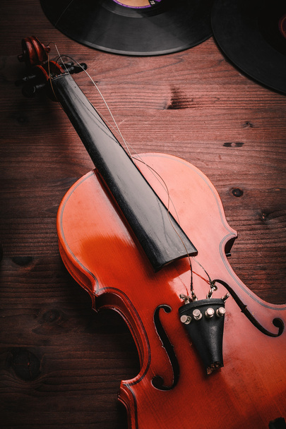 violino e vinil partidos
 - Foto, Imagem