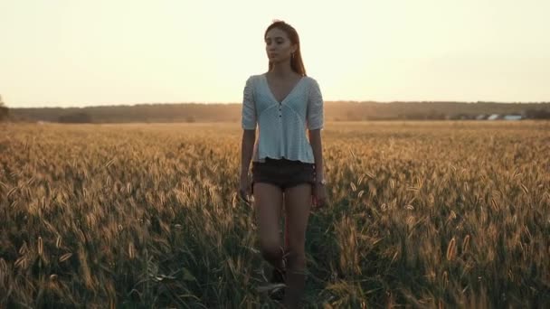 Amazing girl walking alone in summer. - Footage, Video