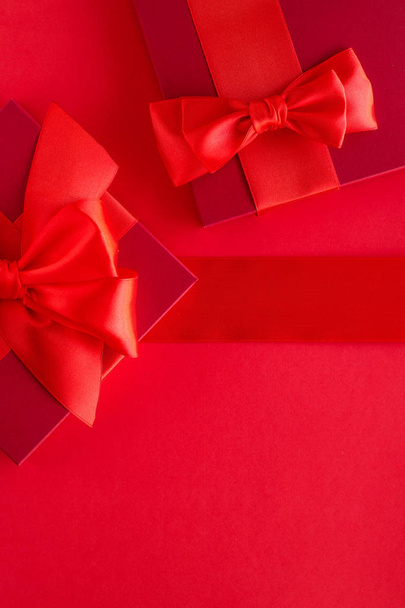Luxury holiday gifts on red - Fotografie, Obrázek