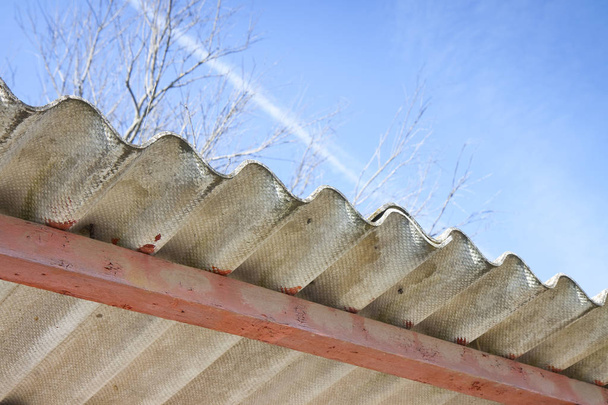 Niebezpieczne azbest na dachu - badania medyczne wykazały, że jak - Zdjęcie, obraz