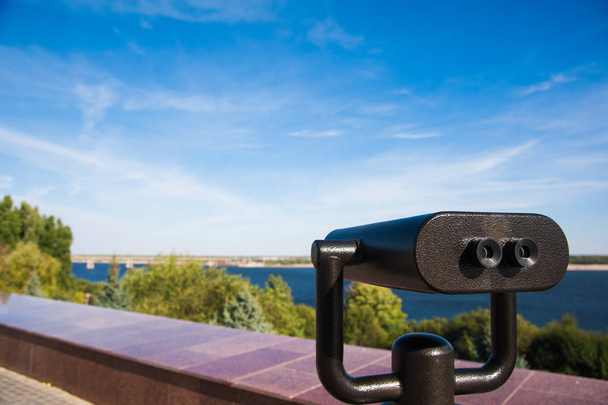 deck de observação com binocular turístico
 - Foto, Imagem