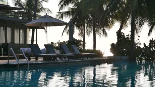 Szenische Aufnahmen vom Schwimmbad im Resort - Filmmaterial, Video