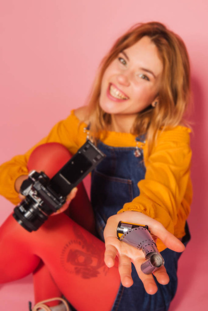Fashion portrait of trendy young woman with film retro camera - Foto, Bild