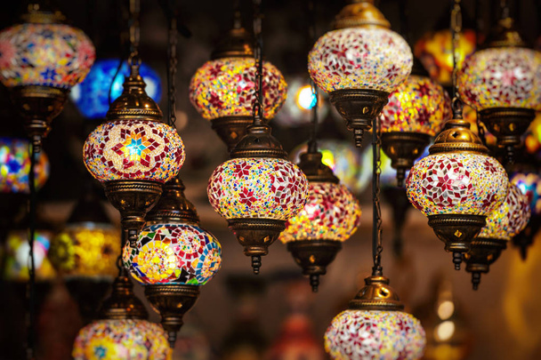 Orientální lampy v mosazi s barevným brýlemi - Fotografie, Obrázek