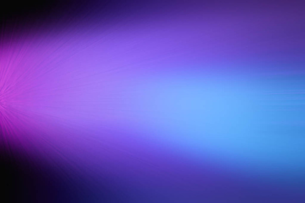 Rozptýlený paprsek světla s prvky růžové a modré v rozostření - Fotografie, Obrázek