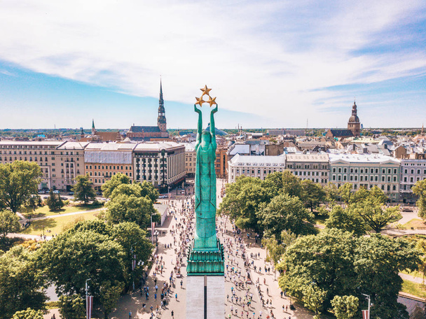 May 20, 2018. Riga, Latvia. Lattelecom marathon. People running by the statue of liberty Milda in Riga. Aerial view. - Valokuva, kuva