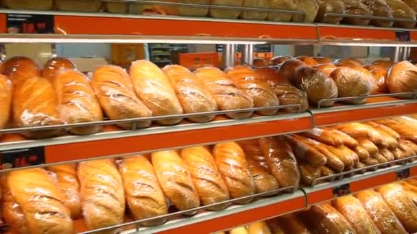 Térkép-ablak friss kenyérrel - Felvétel, videó