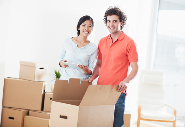 Couple Moving In - Photo, image