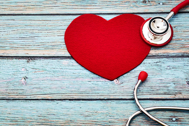 Dünya Sağlık günü, sağlık ve tıbbi kavram, kırmızı stethoscop - Fotoğraf, Görsel