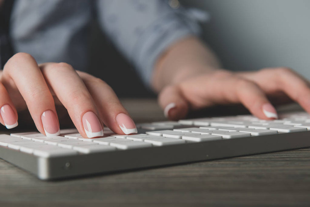 Female office worker typing on the keyboard  - Photo, Image