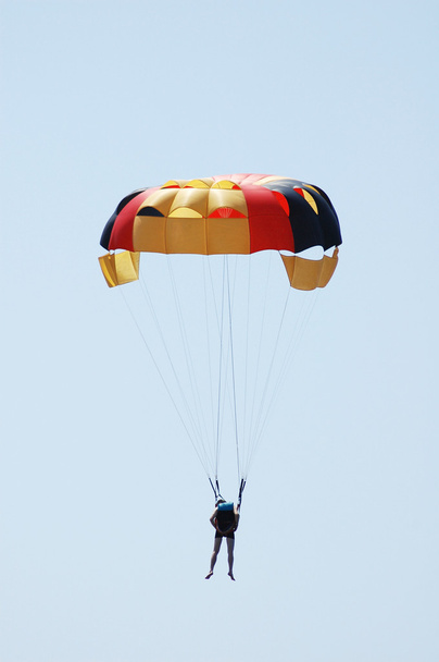 マルチの上空でパラシュートを着色 - 写真・画像