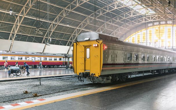 Vintage juna telit pysäköinti junan raiteilla
 - Valokuva, kuva