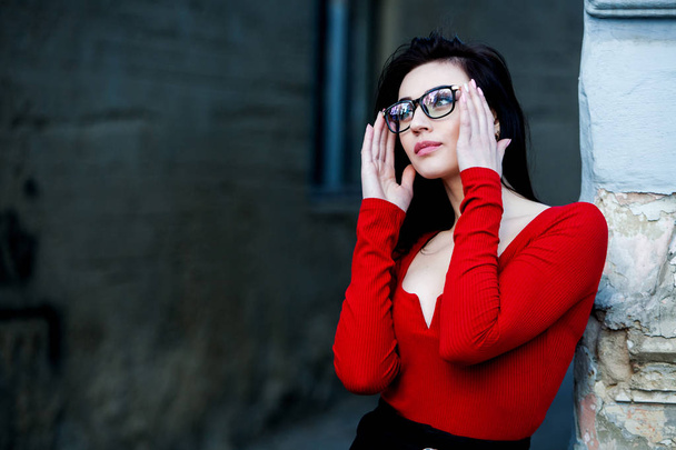 portrait of a beautiful hipster girl in glassesConcept: beautiful eyes, beautiful smile, vision, perfect skinPortrait of a beautiful girl with glasses, eyes closed, shot close-up, - Fotoğraf, Görsel