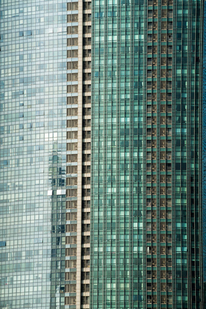 Стеклянный фасад современных городских высотных зданий
 - Фото, изображение