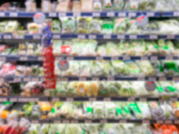 Abstrakti hämärtynyt moderni vähittäiskaupan supermarket käytävällä hyllyt jäähdytetty
 - Valokuva, kuva
