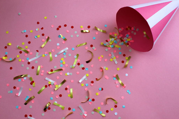Festive confetti flies out of the party cap - Foto, Imagen
