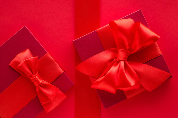Luxury holiday gifts on red - Фото, зображення