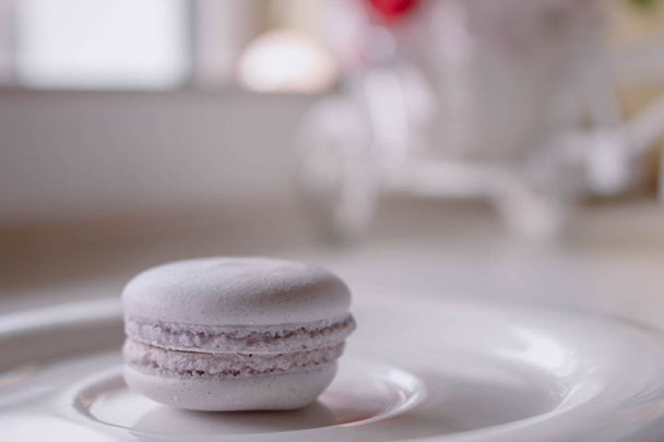 Pink french macarons under the glass on the wooden boards, soft focus background. Sweet desert In the local cafe. - Fotografie, Obrázek