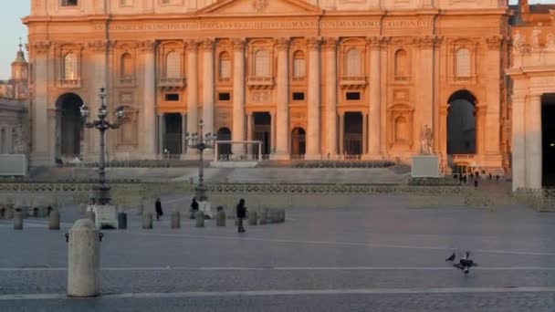 Aksaklık etkisi. Piazza San Pietro, sabah. Vatikan, Roma, Italya. Video. UltraHD (4k) - Video, Çekim
