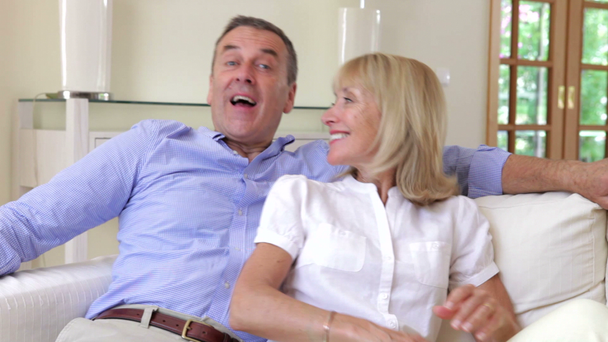 Happy couple relax on sofa - Materiał filmowy, wideo