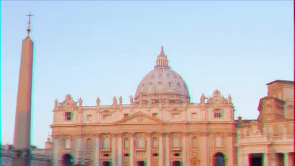 Efekt glitch. Bazylika Świętego Piotra, o wschodzie słońca. Zoom, Rzym, Włochy. Wideo. UltraHD (4K) - Materiał filmowy, wideo