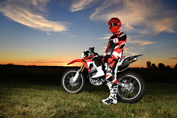 Motocross-ratsastaja
 - Valokuva, kuva