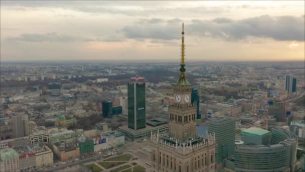 Torre del Palacio de Cultura y Ciencia y panorama de Varsovia, Polonia. Vista aérea
 - Metraje, vídeo