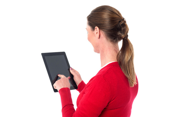 Smiling woman operating touch pad device - Φωτογραφία, εικόνα