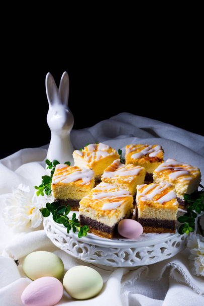 delicious easter poppy seed cake with white glaze - Zdjęcie, obraz