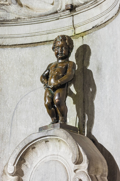 Pissing Boy statue (Manneken Pis) in Brussels Belgium - Фото, изображение