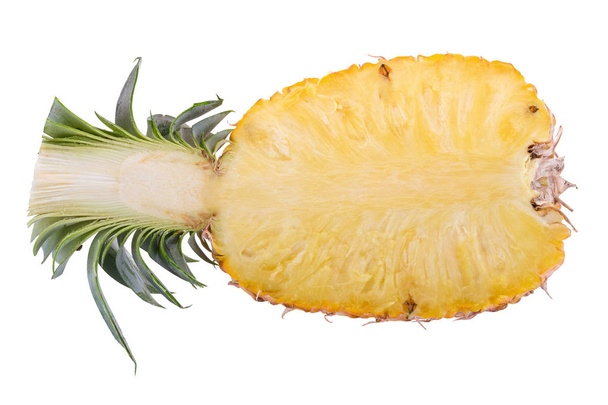Fehér alapon izolált ananászszeletek. - Fotó, kép