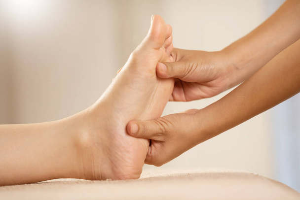 Foot Massage at the spa salon. - Foto, Bild