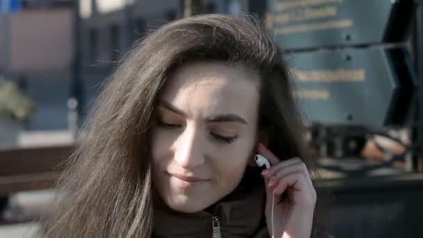 beautiful woman using smartphone - Imágenes, Vídeo