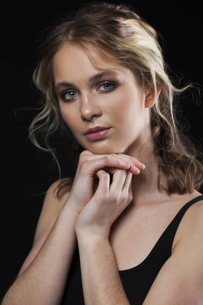 Make up beauty. Close up beautiful blonde fashion young woman - Foto, Imagen