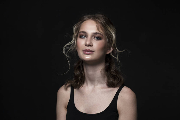Make up beauty. Close up beautiful blonde fashion young woman - Foto, Imagem