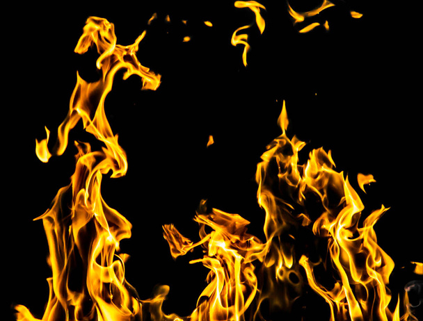 Plamen oheň na černém pozadí - Fotografie, Obrázek