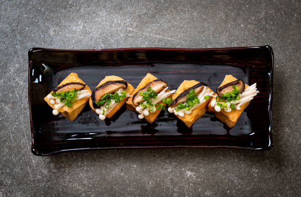 Grilled Tofu with Shitake Mushroom and Golden Needle Mushroom - Valokuva, kuva