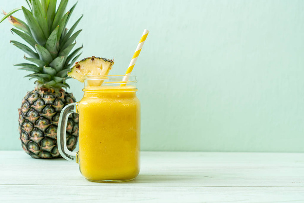 fresh pineapple smoothie glass on wood table - Foto, Imagen