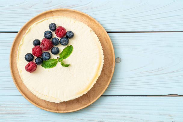 Homemade cheesecake with raspberries and blueberries  - Photo, image