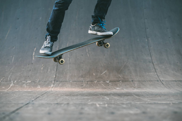 skateboarder action extreme lifestyle ollie trick - Foto, imagen