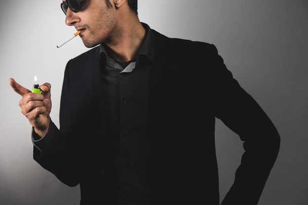 man smoking cigarette - Фото, изображение