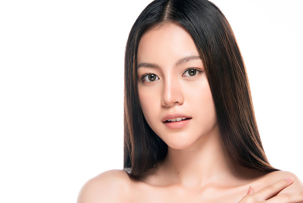 Hermosa joven asiática mujer con limpia piel fresca - Foto, imagen