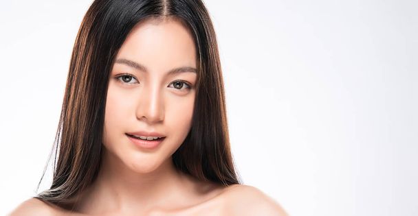 Beautiful Young asian Woman with Clean Fresh Skin - Фото, изображение
