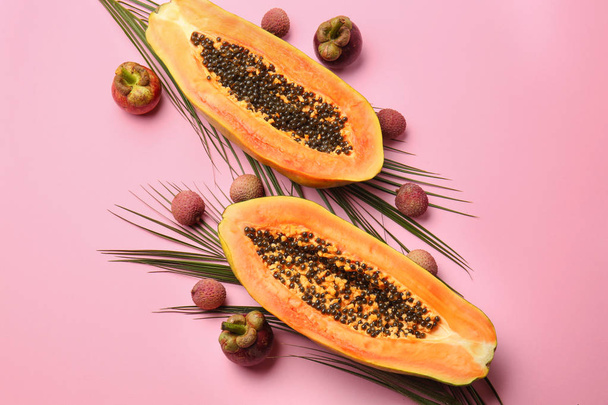 Frutas exóticas saborosas no fundo da cor
 - Foto, Imagem