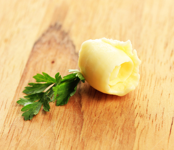 Butter curl on wooden table - Foto, imagen