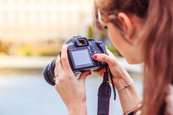 Young female tourist girl is taking shots with her camera - Valokuva, kuva