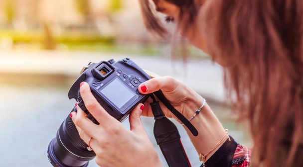 Young female tourist girl is taking shots with her camera - Valokuva, kuva
