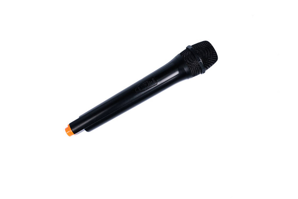 Micrófono inalámbrico negro sobre fondo blanco o aislado
 - Foto, imagen