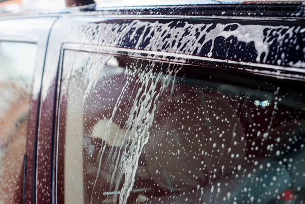 Car washing. Cleaning Car Using High Pressure Water. - Foto, Bild