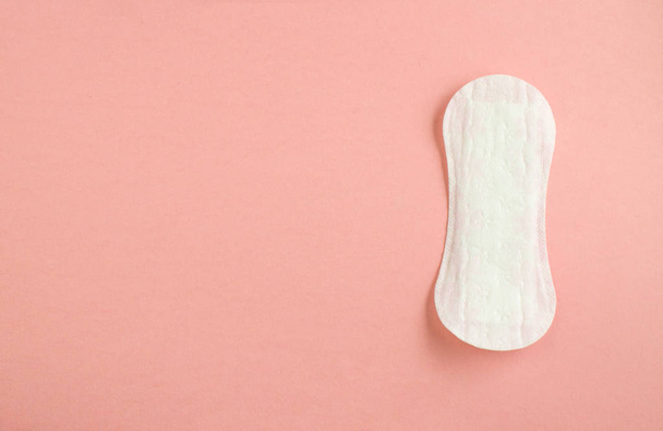 women intimate hygiene products - sanitary pads and tampon on pink background - Zdjęcie, obraz